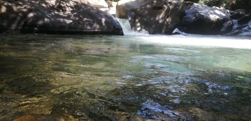 10hct. and spectacular river in Santa Elena