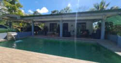Spacious house with pool -Santa Elena